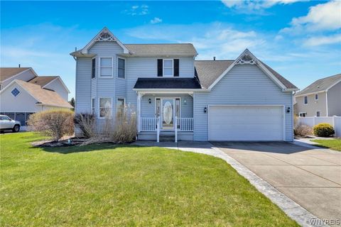 Photo of 35 Sagebrush Lane, Lancaster, NY 14086 (MLS # B1669600)