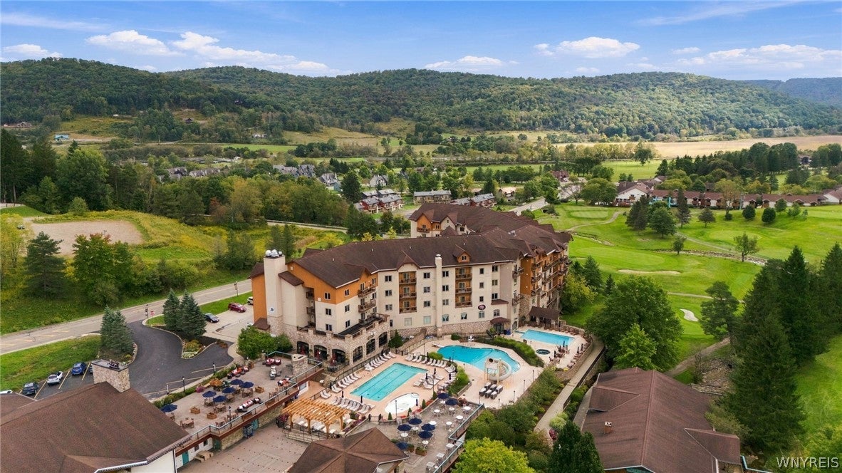 6557 Holiday Valley Road 502/504