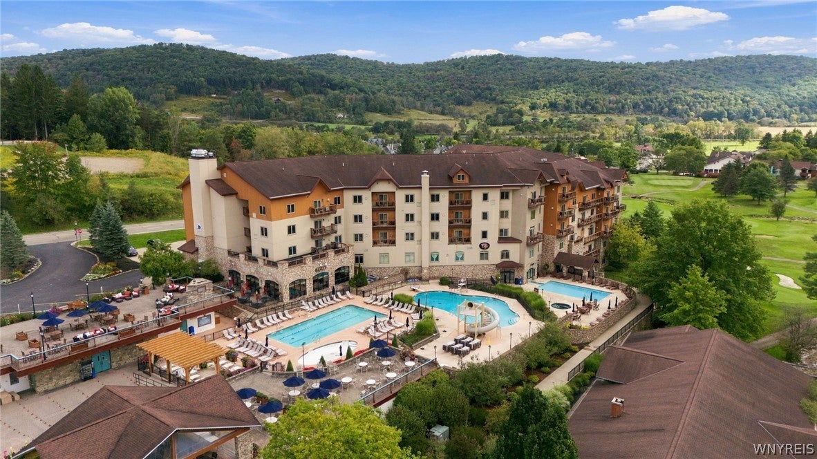 6557 Holiday Valley Road 502/504