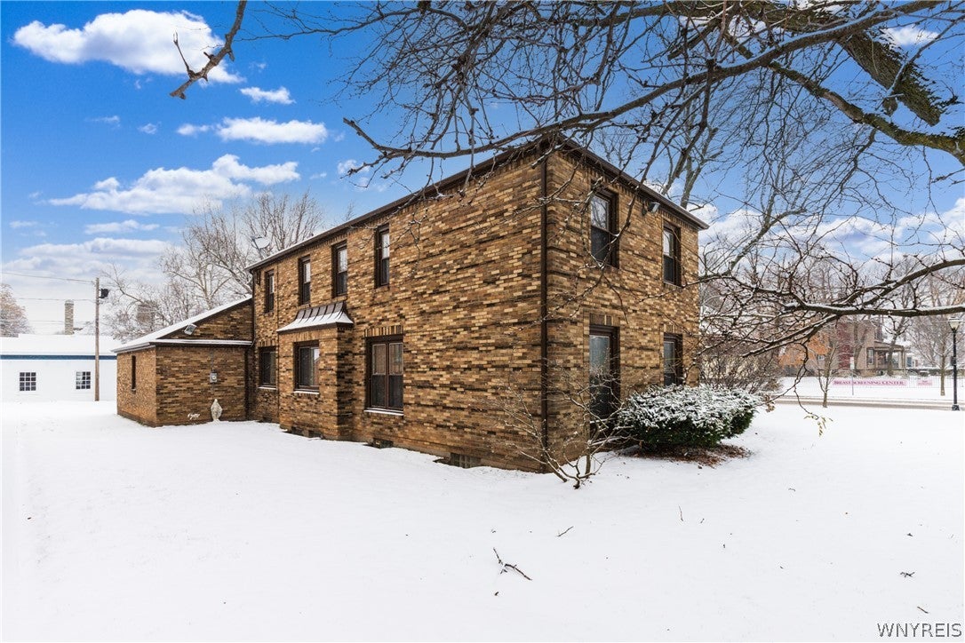 2810 Main Street