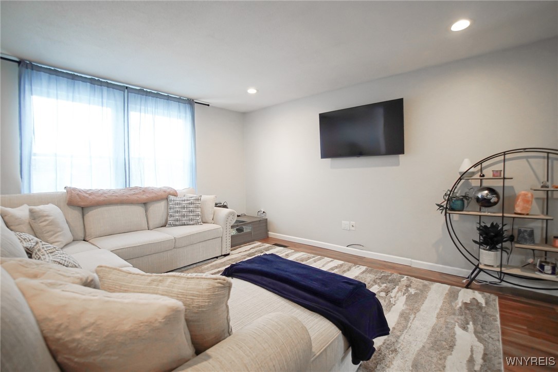 3 E Toulon Drive, Cheektowaga, New York image 4