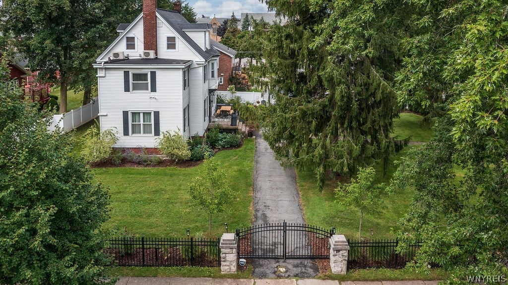9 High Park Boulevard