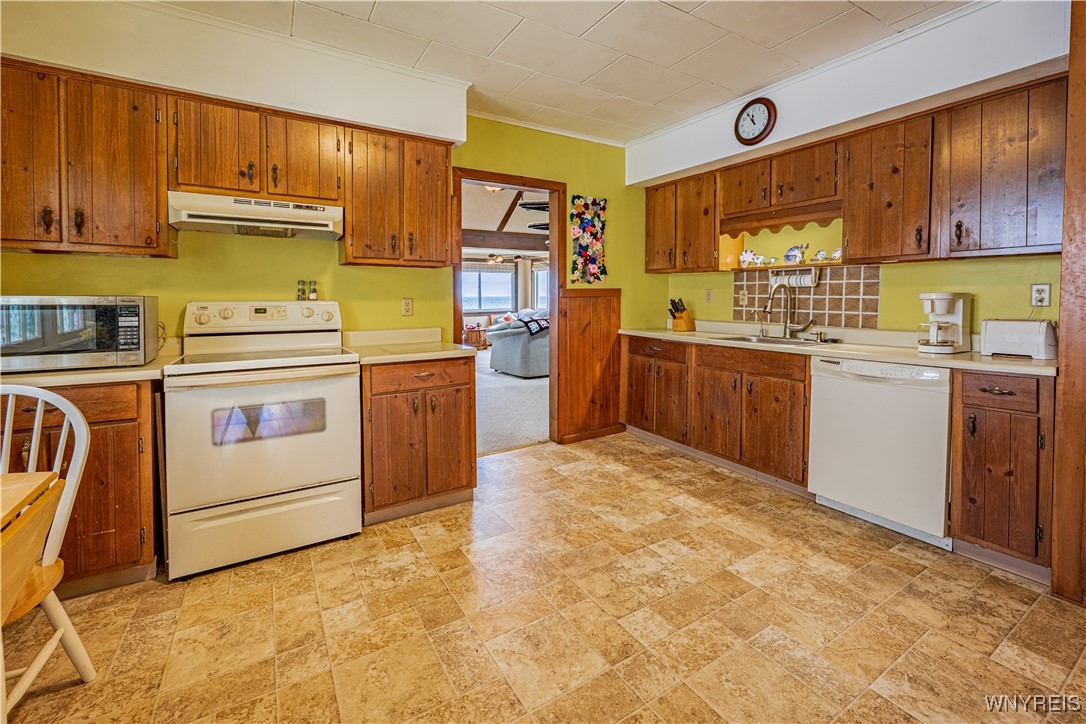 5657 West Bluff Blf, Newfane, New York image 18