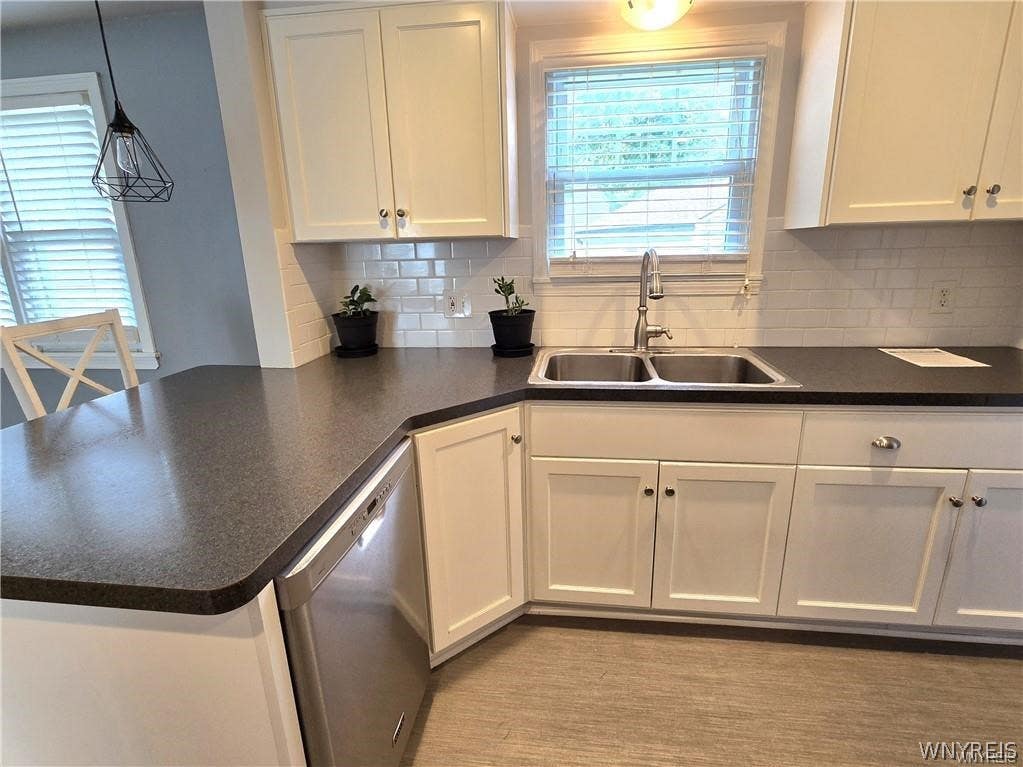Photo of 233 Rosedale Blvd BLVD, Amherst, NY 14226 (MLS # B1710164)