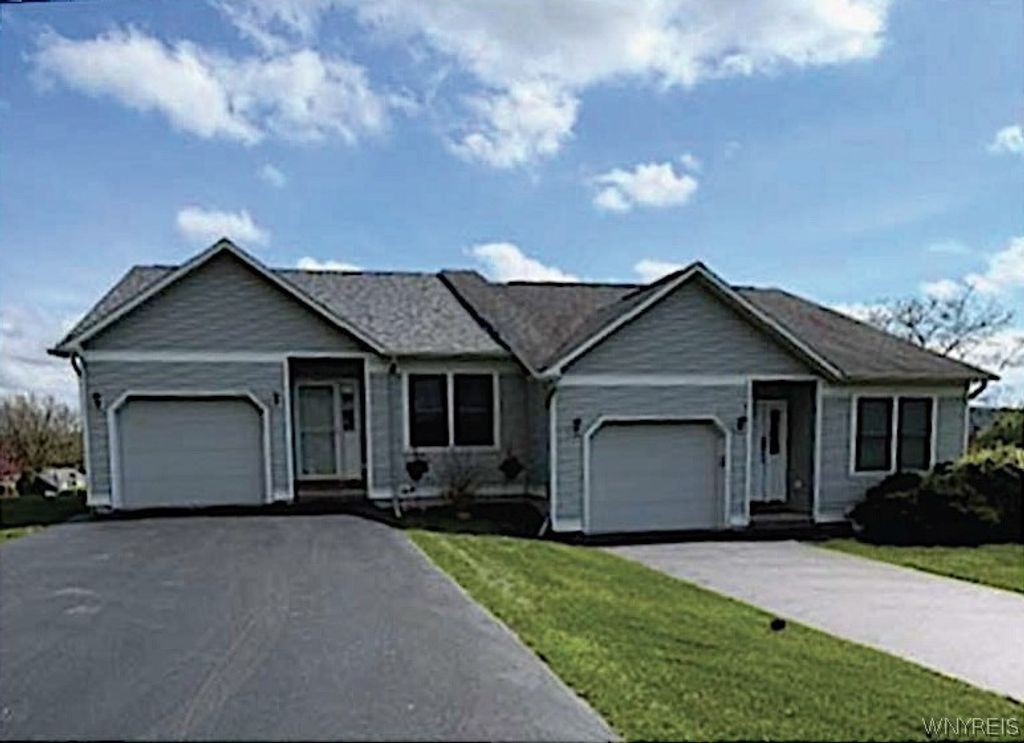 Photo of 183 Timber Wolf Circle, Geddes, NY 13209 (MLS # B1680927)