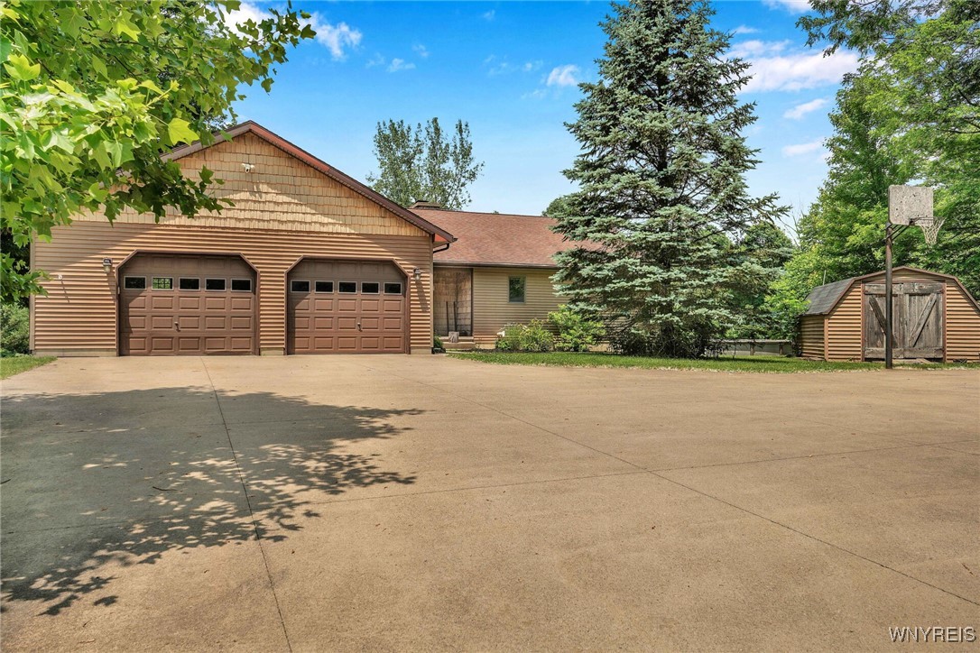2328 Gowanda Zoar Road, Collins, New York image 4