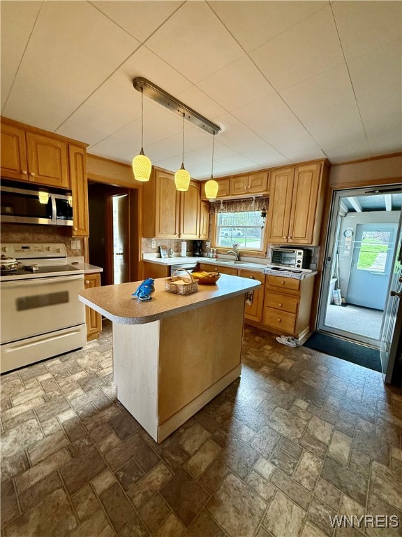 8515 E Lake Road, Stafford, New York image 4