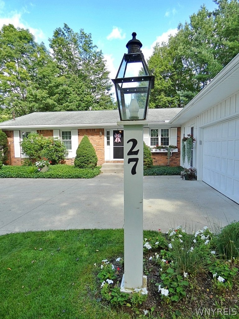 27 Ellis Avenue