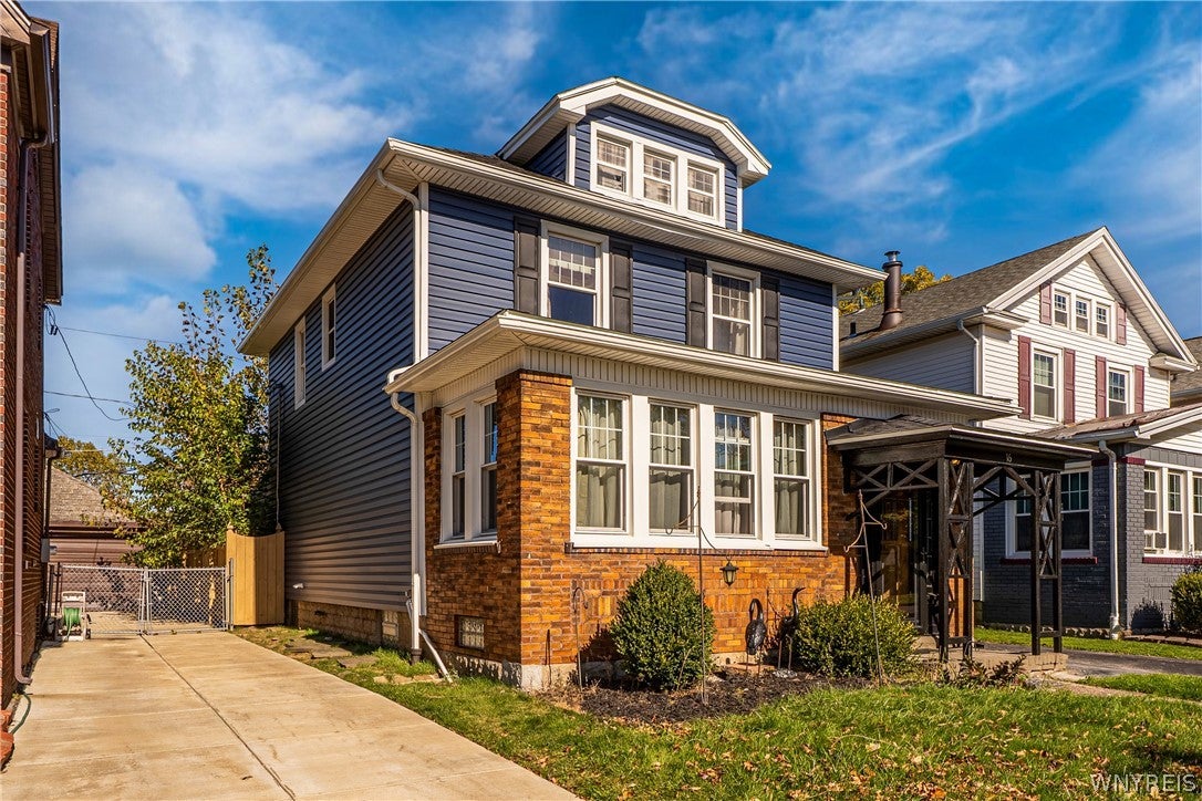 16 Columbia Boulevard