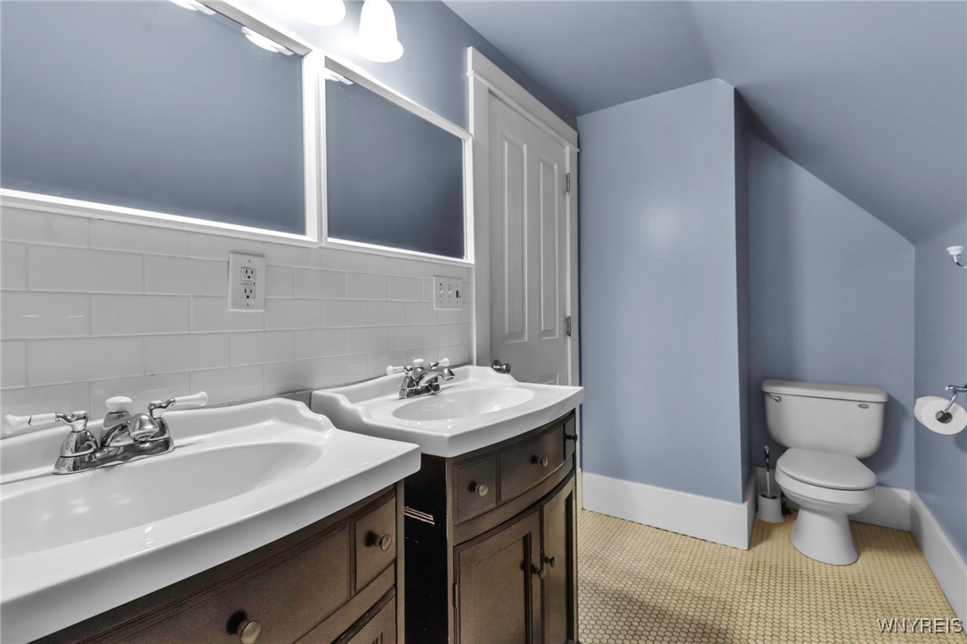 260 S Grove Street, Aurora, New York image 40