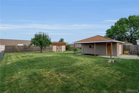 Tiny photo for 352 Two Mile Creek Road, Tonawanda, NY 14150 (MLS # B1701975)