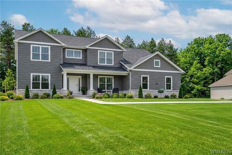 Photo of 5628 Dorothy Circle, Clarence, NY 14032 (MLS # B1669790)