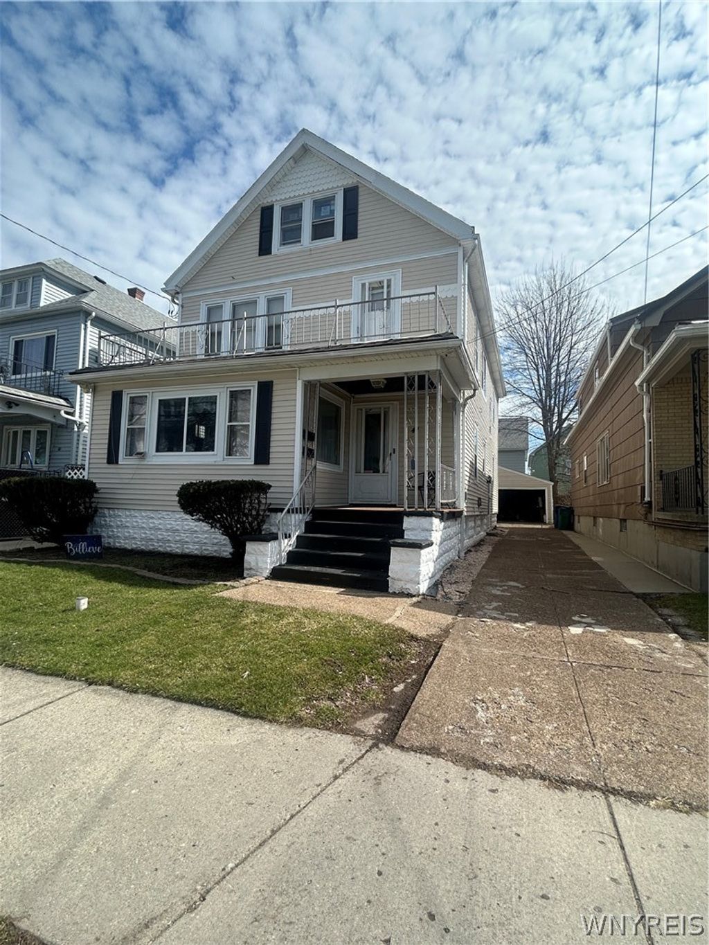 Photo of 41 Page Street W, Buffalo, NY 14207 (MLS # B1669128)