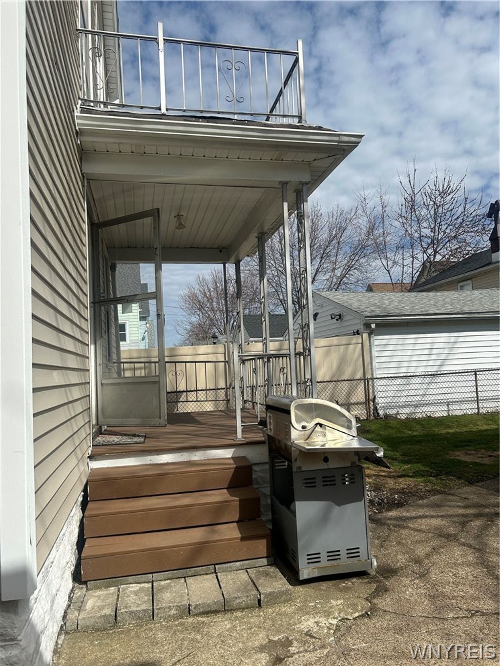 Photo of 41 Page Street W, Buffalo, NY 14207 (MLS # B1669128)