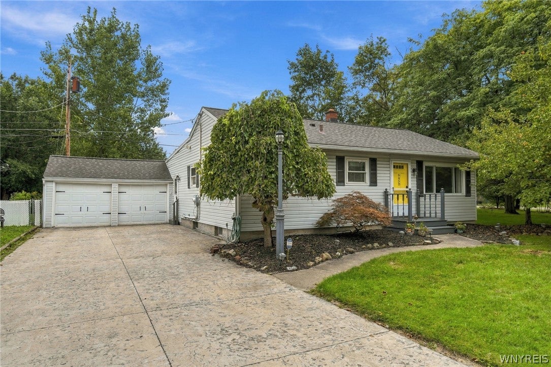 6458 Cloverleaf Drive