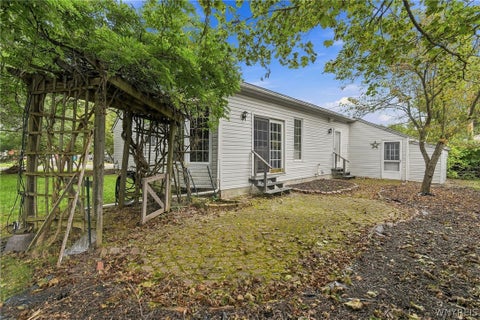 Tiny photo for 6458 Cloverleaf Drive, Lockport Town, NY 14094 (MLS # B1715340)