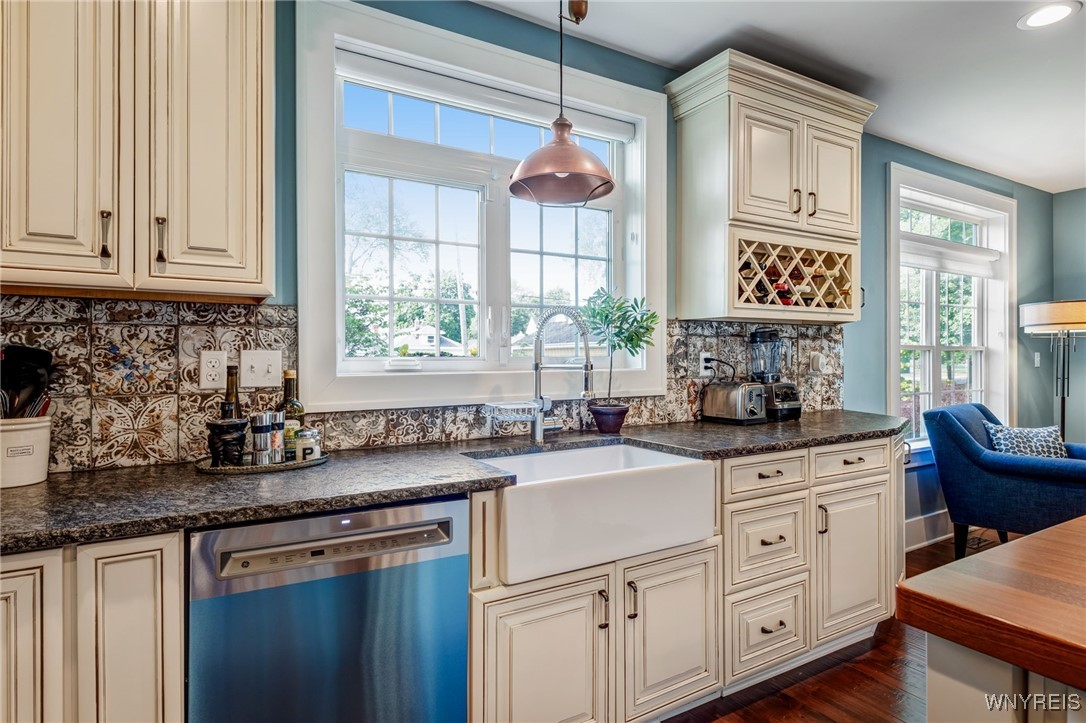 8431 W Rivershore Drive, Niagara Falls, New York image 31