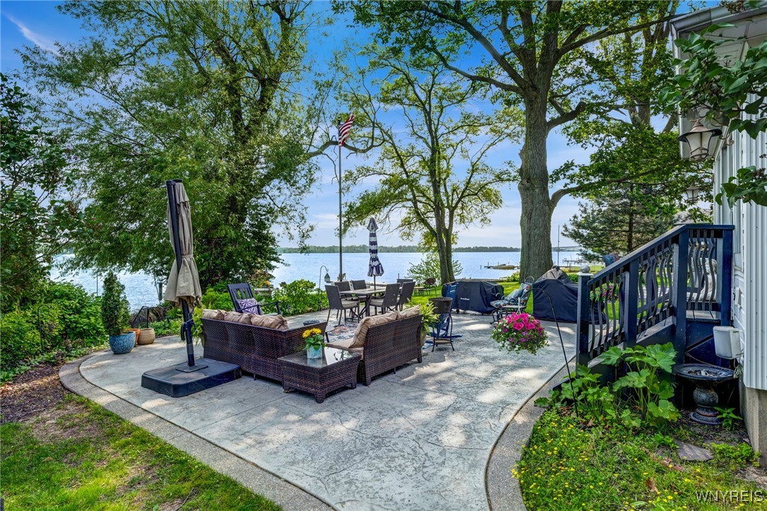 8431 W Rivershore Drive, Niagara Falls, New York image 13