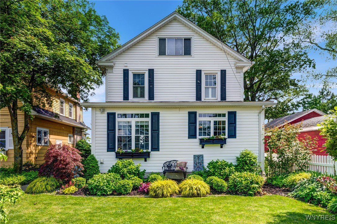 8431 W Rivershore Drive, Niagara Falls, New York image 1