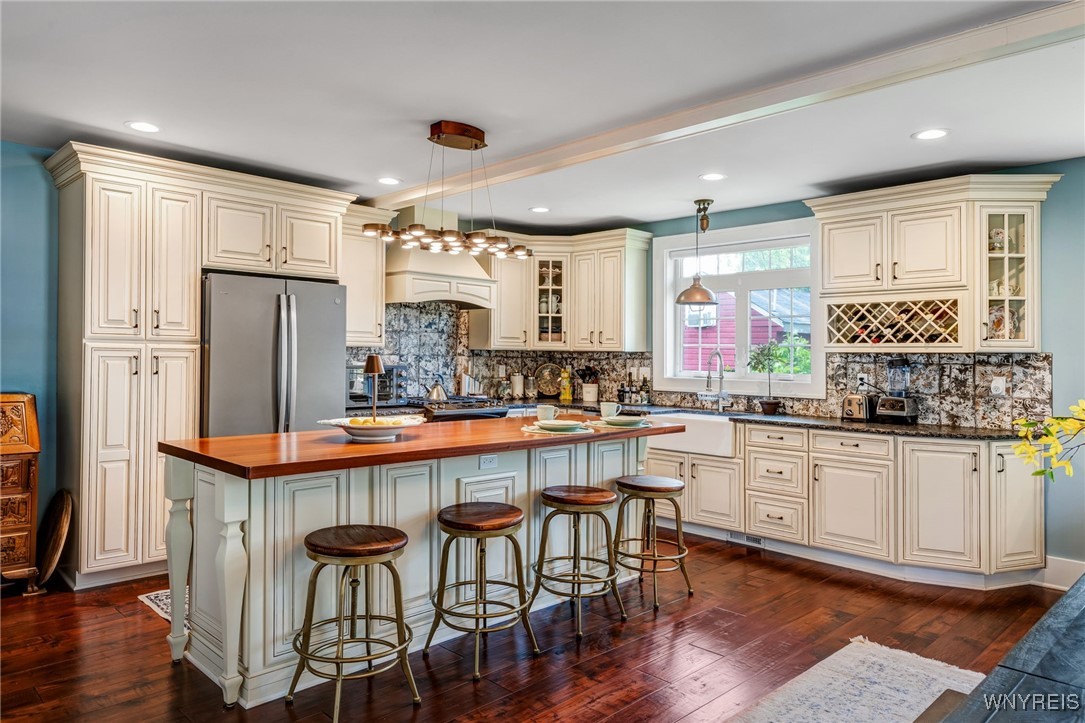 8431 W Rivershore Drive, Niagara Falls, New York image 26