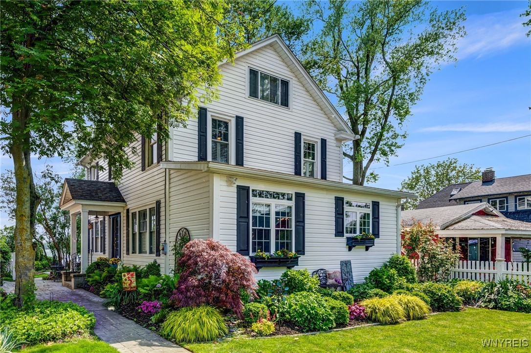 8431 W Rivershore Drive, Niagara Falls, New York image 3