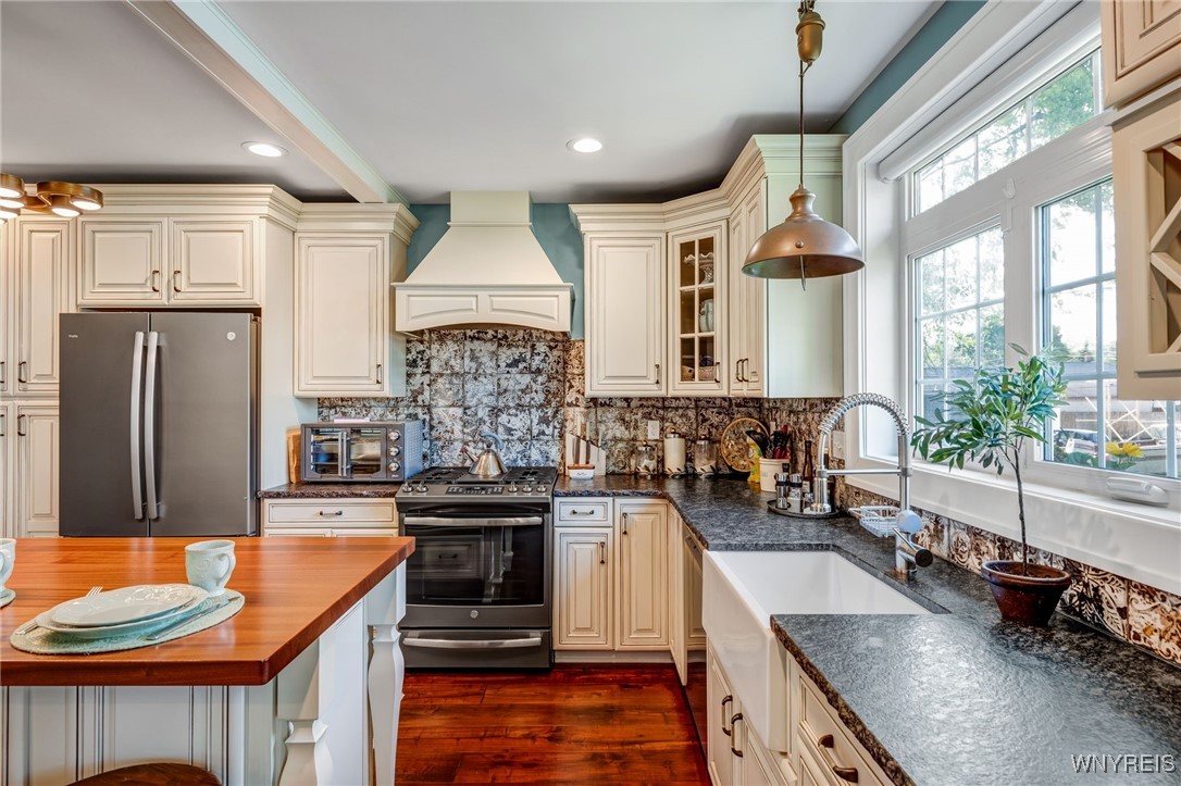 8431 W Rivershore Drive, Niagara Falls, New York image 30