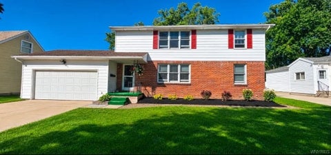 Photo of 82 Dartwood- Upper Unit Drive, Cheektowaga, NY 14227 (MLS # B1711122)