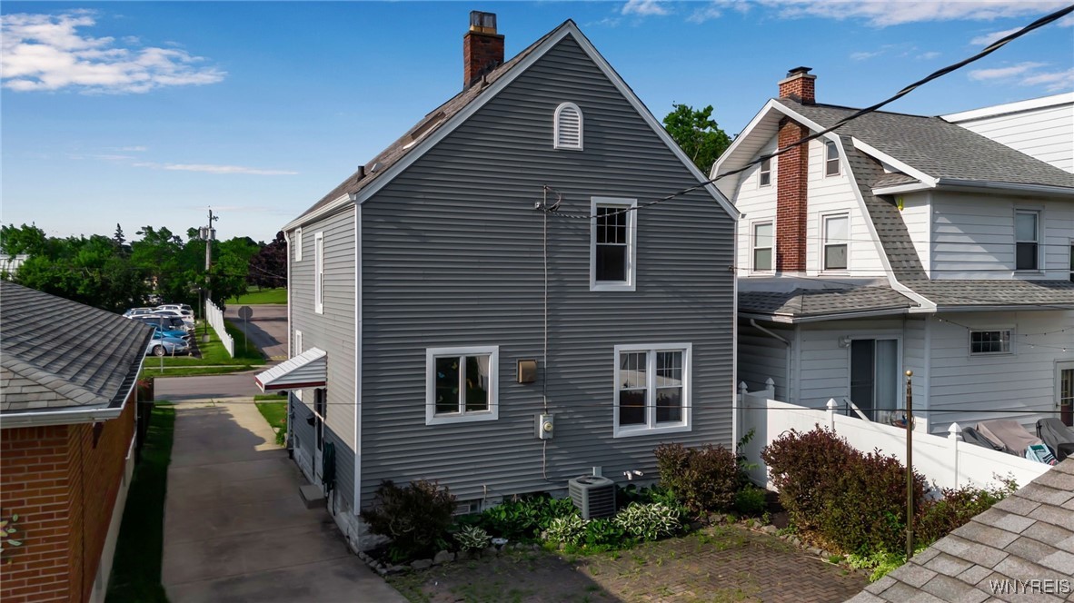 21 Waverly Avenue