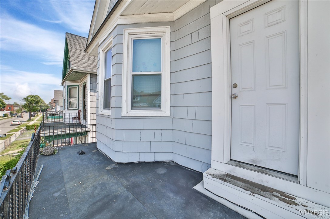 641 Woodlawn Avenue 5D