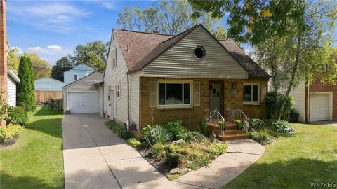 Photo of 276 Roycroft Boulevard, Amherst, NY 14226 (MLS # B1717210)