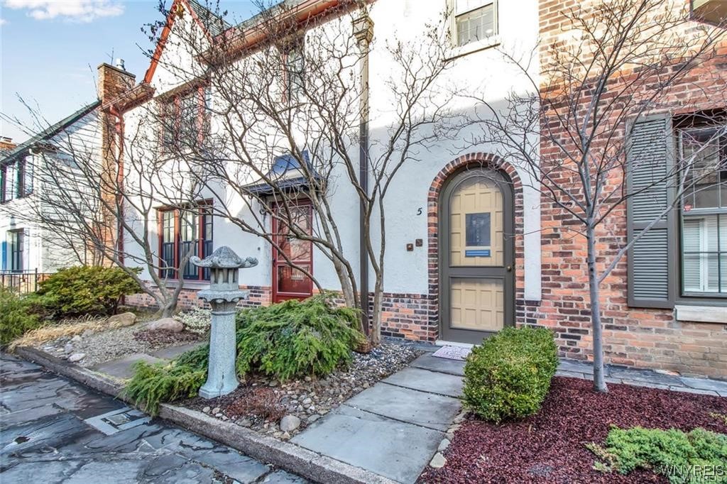 5 Mayfair Lane, Buffalo, New York image 1