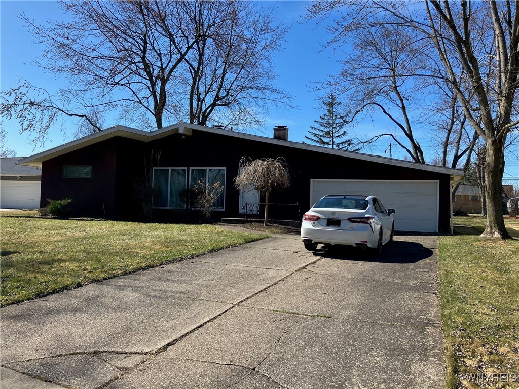 204 Delamere Road, Amherst, New York image 2