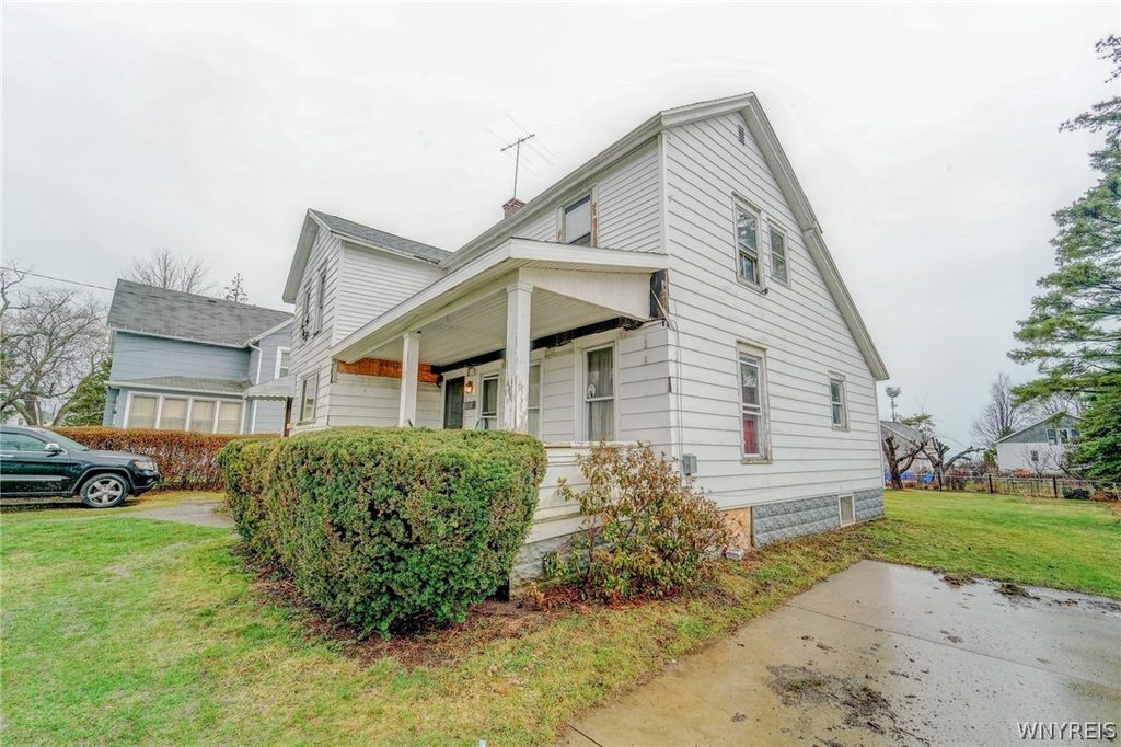 Photo of 10 E Pine Street, Dunkirk, NY 14048 (MLS # B1666119)