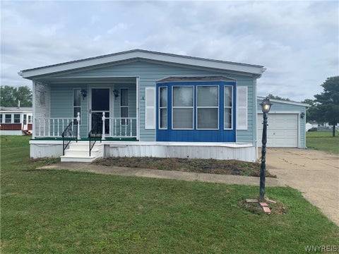 Photo of 4 N Whispering Lane, Hamburg, NY 14075 (MLS # B1706865)