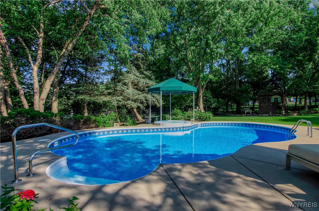 210 Fox Meadow Lane, Orchard Park, New York image 40