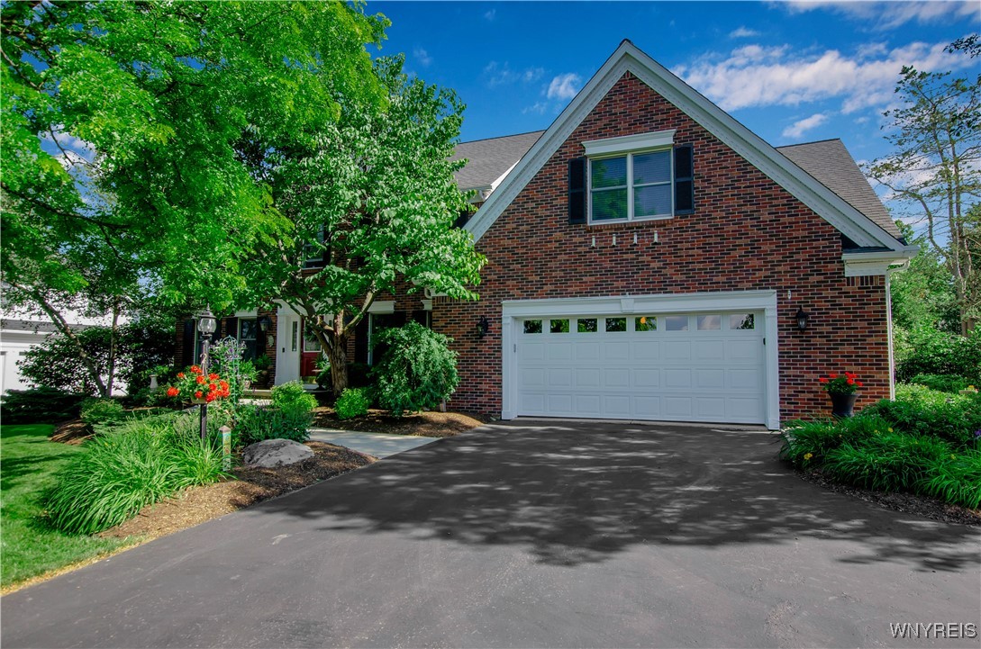 210 Fox Meadow Lane, Orchard Park, New York image 2