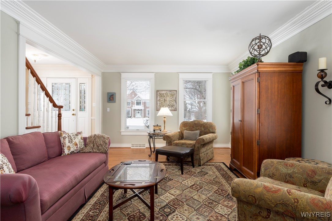 210 Fox Meadow Lane, Orchard Park, New York image 8