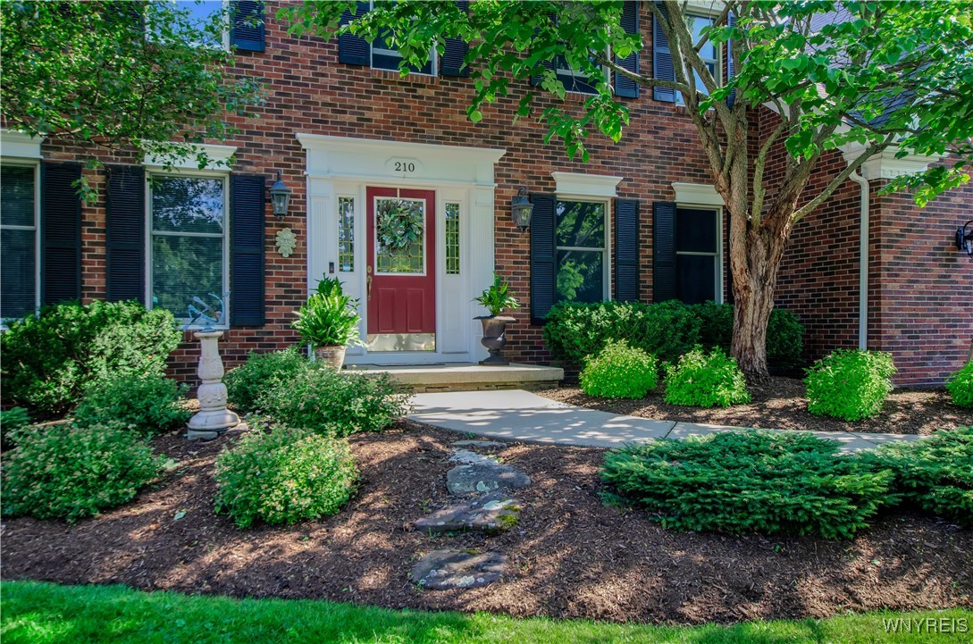 210 Fox Meadow Lane, Orchard Park, New York image 3