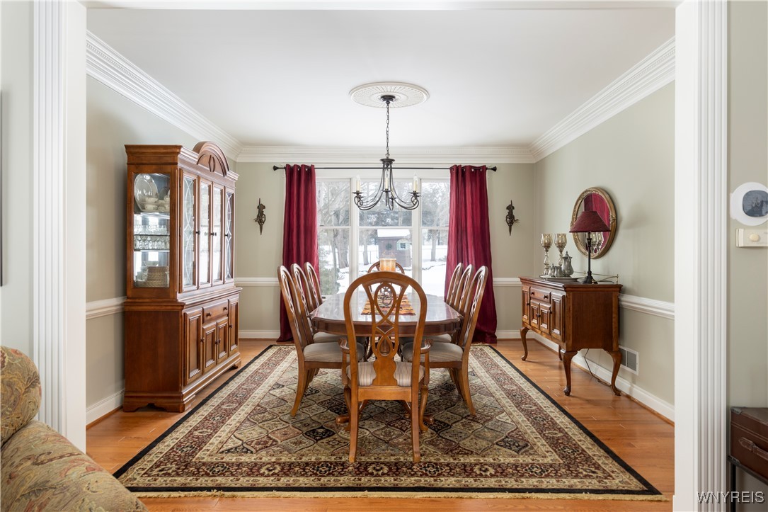 210 Fox Meadow Lane, Orchard Park, New York image 9