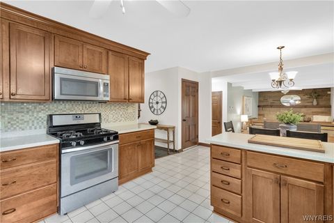 Tiny photo for 8 Forsythia Court, Orchard Park, NY 14127 (MLS # B1684459)