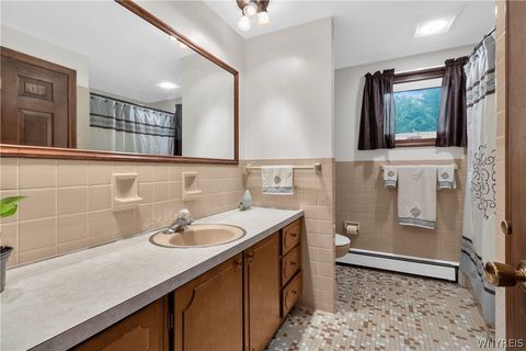 Tiny photo for 8 Forsythia Court, Orchard Park, NY 14127 (MLS # B1684459)