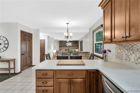 Tiny photo for 8 Forsythia Court, Orchard Park, NY 14127 (MLS # B1684459)