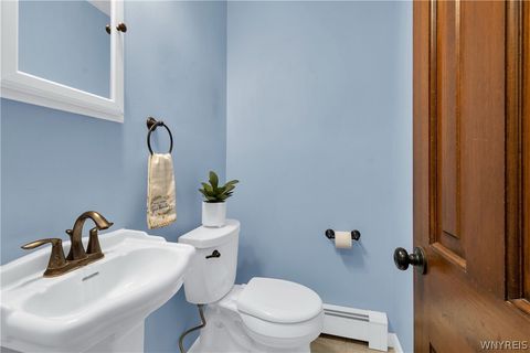 Tiny photo for 8 Forsythia Court, Orchard Park, NY 14127 (MLS # B1684459)