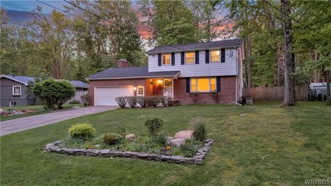 Photo of 8 Forsythia Court, Orchard Park, NY 14127 (MLS # B1684459)