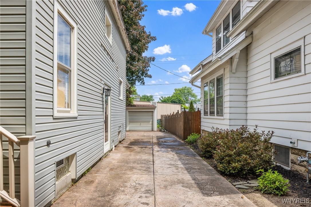 39 Colonial Avenue