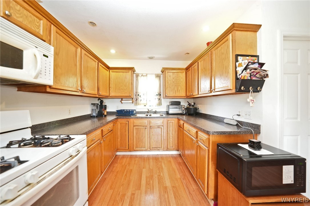 132 Pavement Road, Lancaster, New York image 4