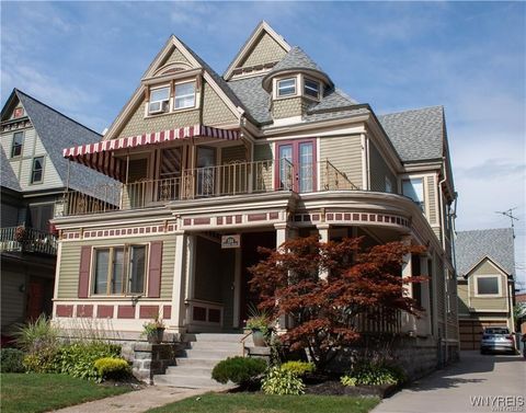 Photo of 284 Richmond Ave, Second Floor, Buffalo, NY 14222 (MLS # B1601322)