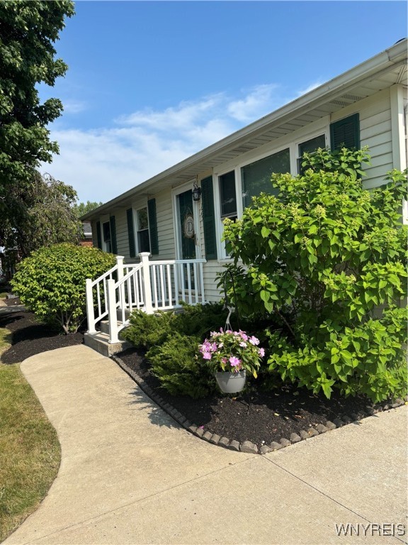 125 Della Drive