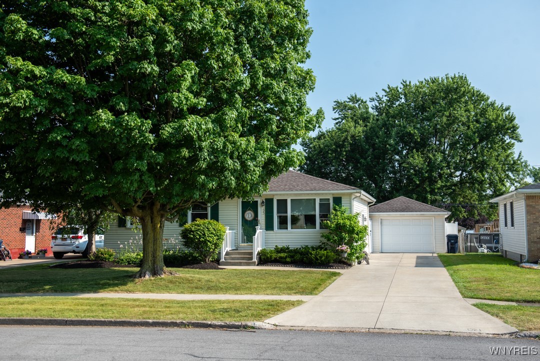125 Della Drive