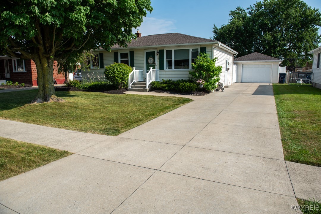 125 Della Drive